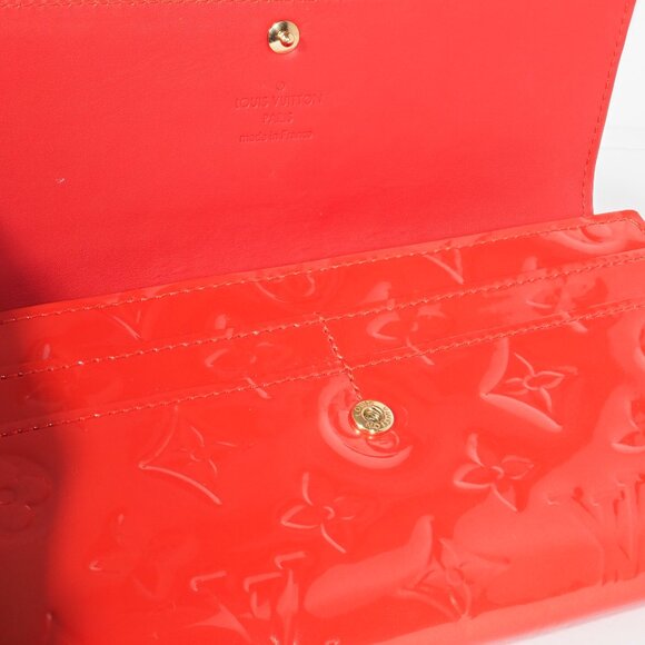 Louis Vuitton Vernis Monogram Sarah Wallet in Pomme d’Amour Red Patent - Picture 7 of 10